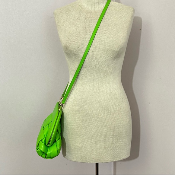 Themoire Tia Mantis Woven Clutch / Crossbody